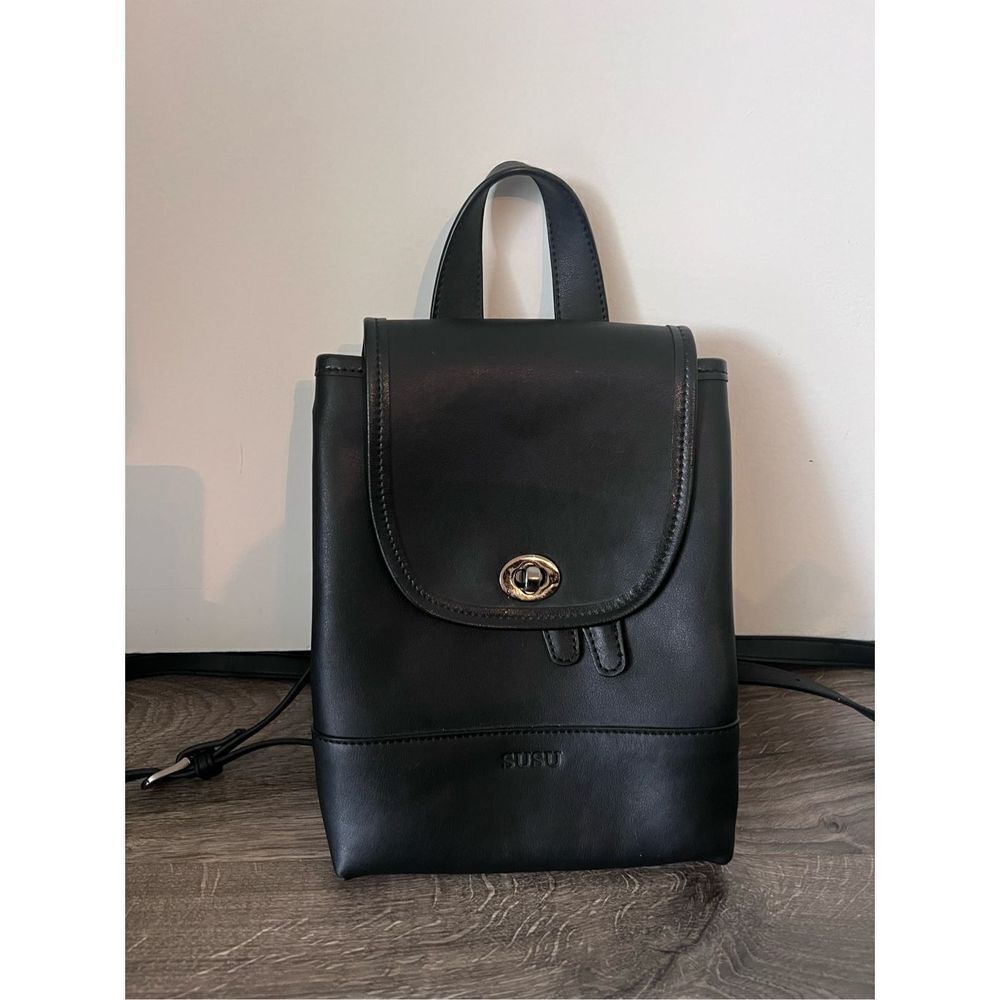 Susu turn lock closure  leather backpack